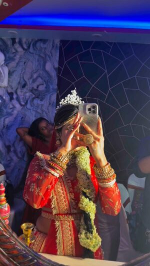 Misti Singharoy Instagram - Lal pari 🫣🥰 MiTa PuJa