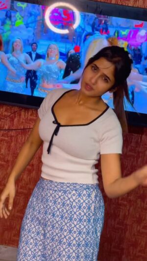 Misti Singharoy Instagram - Icecream 🍦 khane chale 😉

#viral #mampisingharoy #instadaily #trending #instagood #instagood #instagram #instalike #follow #icecream #dance #masti #dancevideos #vibes #mistiqueen #mistisingharoy