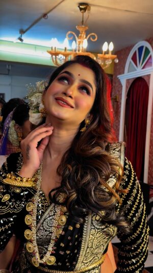 Misti Singharoy Instagram - আমি ড্রিমগার্ল 😇। #reelsviralシ #reelsfbシ #trendingreel #mistiroy #reels #trendingvideo