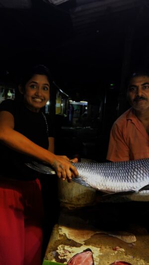 Misti Singharoy Instagram - এই মাছটার ওজন কত হতে পারে???? কেউ বলতে পারবে????কত বড় 😳😳😳