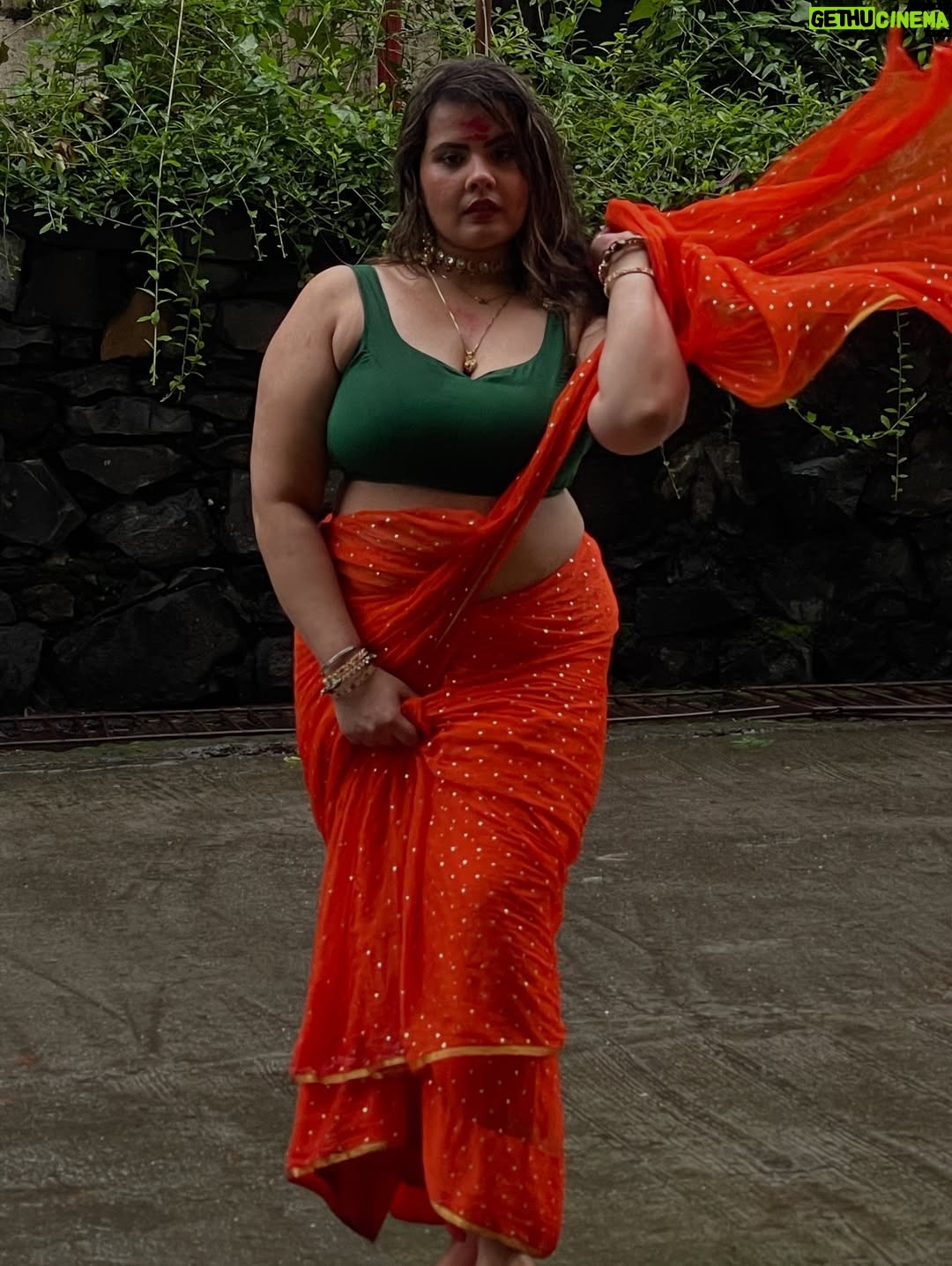 Mithila Purohit - 3.5K Likes - थोड़ी सी मुस्कान… और साड़ी का कमाल…🧿❤️‍🔥
.
#thebandragirl #mithilapurohit