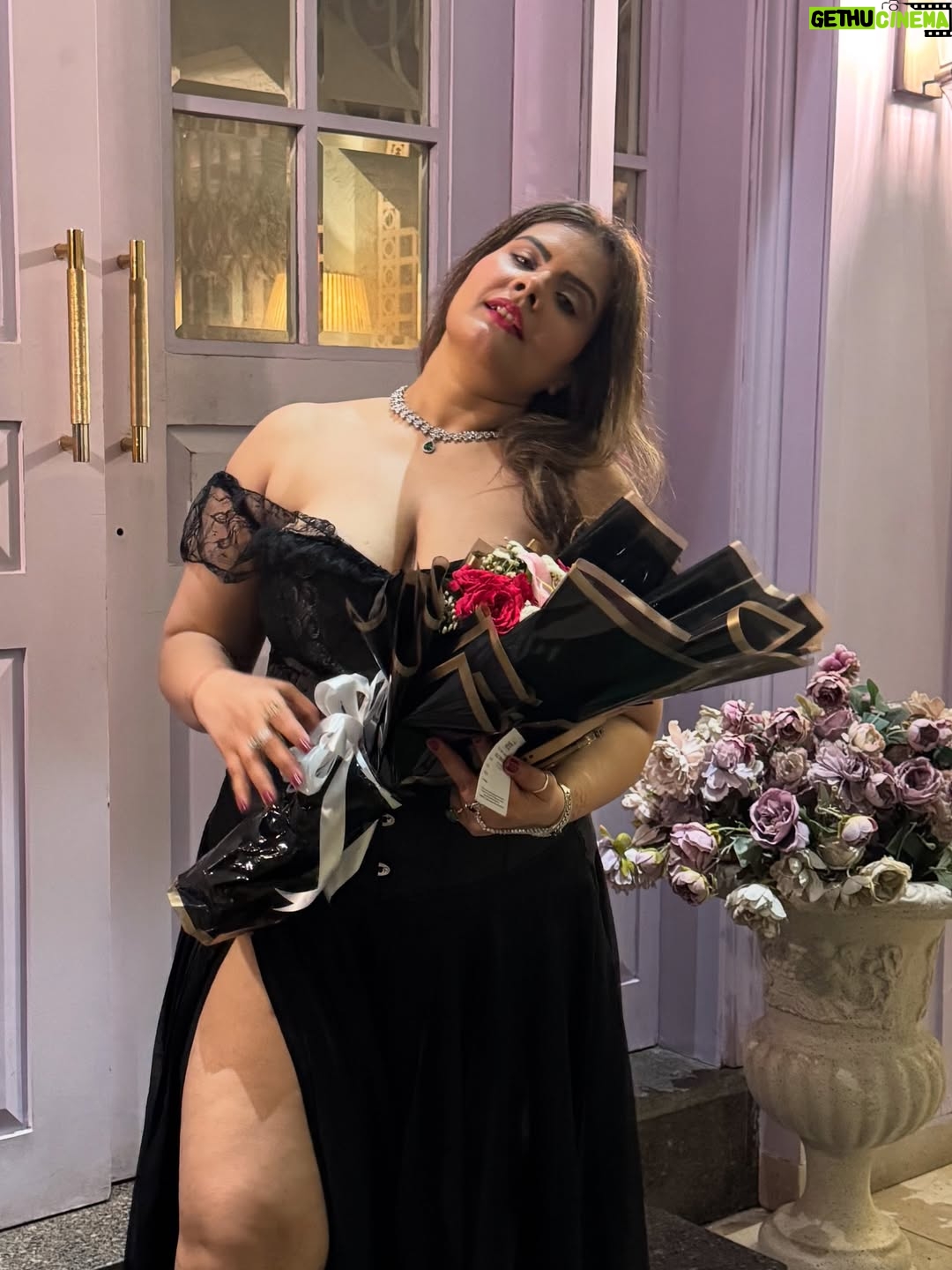 Mithila Purohit - 4K Likes - I’m the plot twist you weren’t ready for…🌶️😝🧿
.
#thebandragirl #mithilapurohit