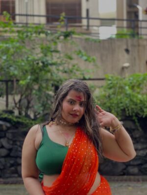 Mithila Purohit Instagram - थोड़ी सी मुस्कान… और साड़ी का कमाल…🧿❤️🔥
.
#thebandragirl #mithilapurohit