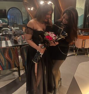 Mithila Purohit Instagram - Surrounded by love, laughter & the best people 💖✨ Grateful for everything ! Blessed beyond words, loved beyond measure ✨ Thank you for filling my birthday with joy 🫶” Every smile in these pictures = a reason I feel grateful 🌸 together forever ♾️🧿♥️ and yessss I missed you @agoodwitch03 @panshuldhote @agastya_dhote @0.falakk
Love you all from the bottom of my heart 🫶🏻🧿💖
.
@bindu.purohit.94 @74ahujasp
.
#maa #papa #baby #love #family #friends #blessed #thebandragirl #mithilapurohit