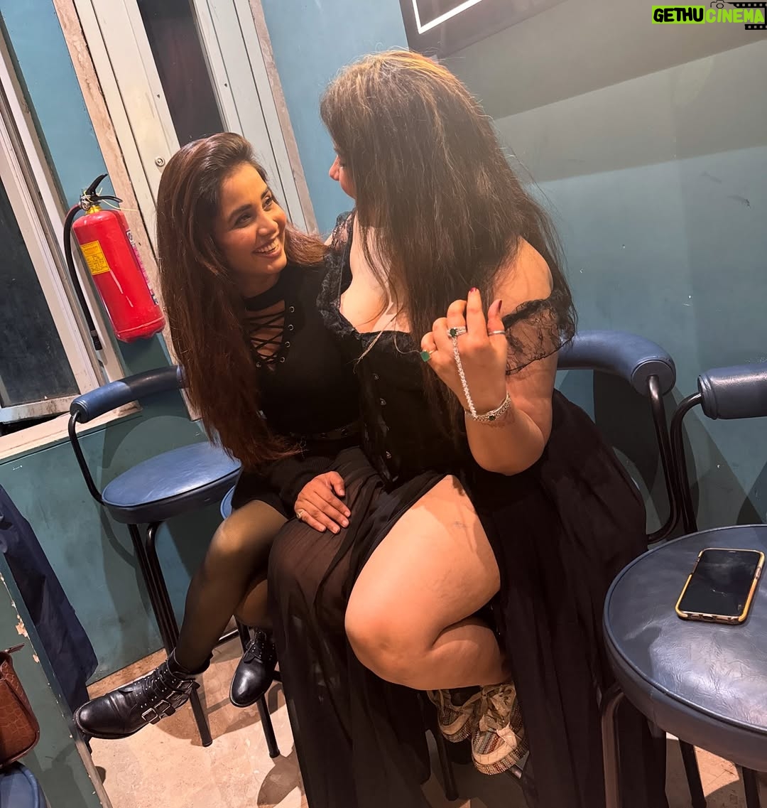 Mithila Purohit - 6K Likes - Surrounded by love, laughter & the best people 💖✨ Grateful for everything ! Blessed beyond words, loved beyond measure ✨ Thank you for filling my birthday with joy 🫶” Every smile in these pictures = a reason I feel grateful 🌸 together forever ♾️🧿♥️ and yessss I missed you @agoodwitch03 @panshuldhote @agastya_dhote @0.falakk 
Love you all from the bottom of my heart 🫶🏻🧿💖
.
@bindu.purohit.94 @74ahujasp 
.
#maa #papa #baby #love #family #friends #blessed #thebandragirl #mithilapurohit