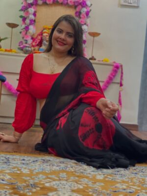 Mithila Purohit Instagram - हर तह में छुपी है एक कहानी…🦋💖🙏🏻
.
#thebandragirl #mithilapurohit