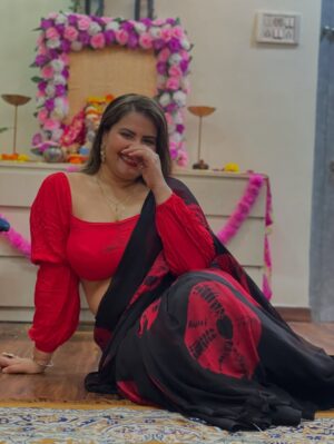 Mithila Purohit Instagram - हर तह में छुपी है एक कहानी…🦋💖🙏🏻
.
#thebandragirl #mithilapurohit