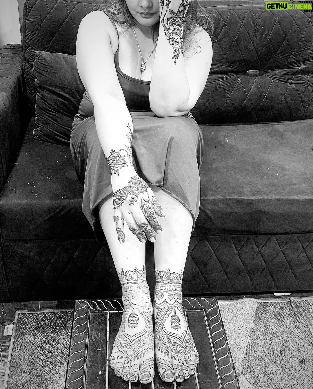 Mithila Purohit - 2.1K Likes - A touch of culture, A dash of chic…..🫶🏻🧿♥️
.
#gangaurpreparations #mehandi #marwariculture #thebandragirl