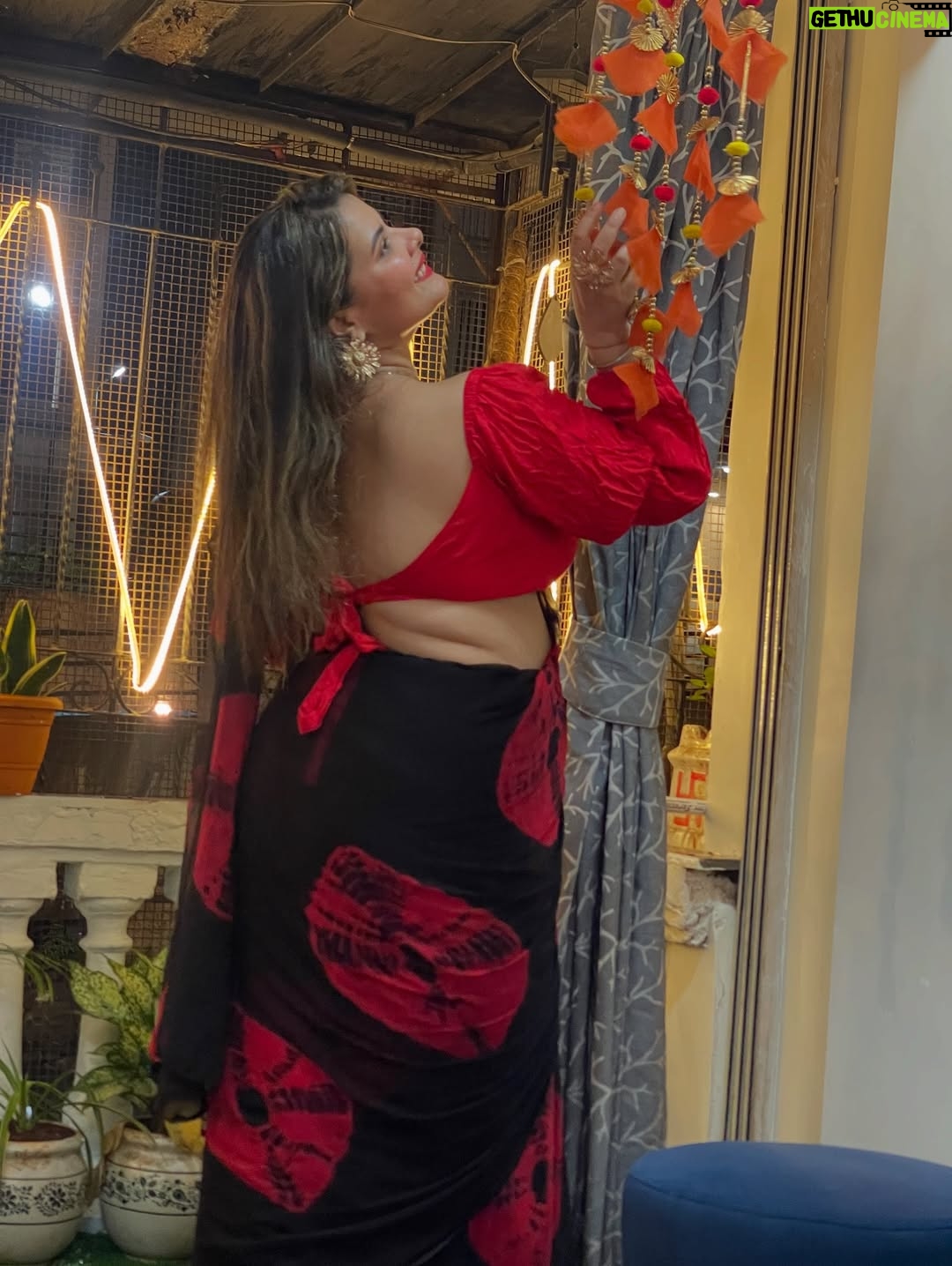 Mithila Purohit - 2K Likes - हर तह में छुपी है एक कहानी…🦋💖🙏🏻
.
#thebandragirl #mithilapurohit