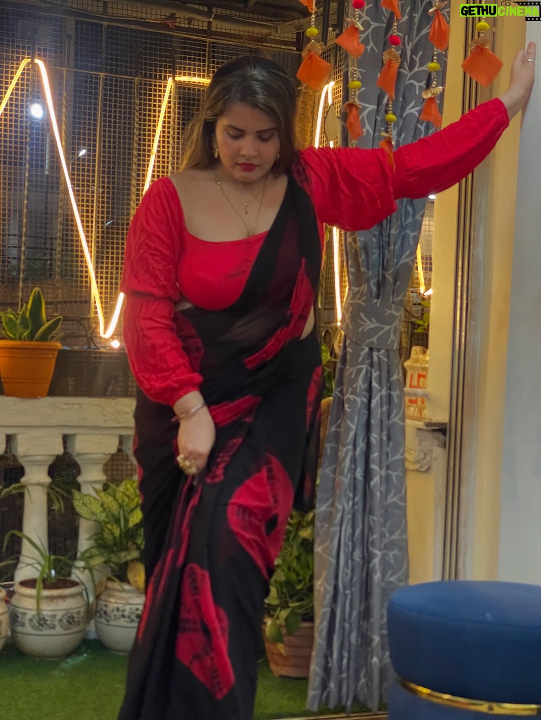 Mithila Purohit - 2K Likes - हर तह में छुपी है एक कहानी…🦋💖🙏🏻
.
#thebandragirl #mithilapurohit