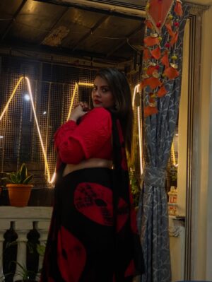 Mithila Purohit Instagram - हर तह में छुपी है एक कहानी…🦋💖🙏🏻
.
#thebandragirl #mithilapurohit