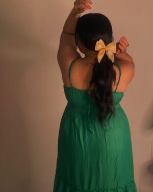 Mithila Purohit Instagram - Rate my hair experiments…🫶🏻🦋🧿
.
#CurlsForDays #SleekAndShiny #MessyBun #BraidedBeauty #WavyHair #StraightHair #thebandragirl