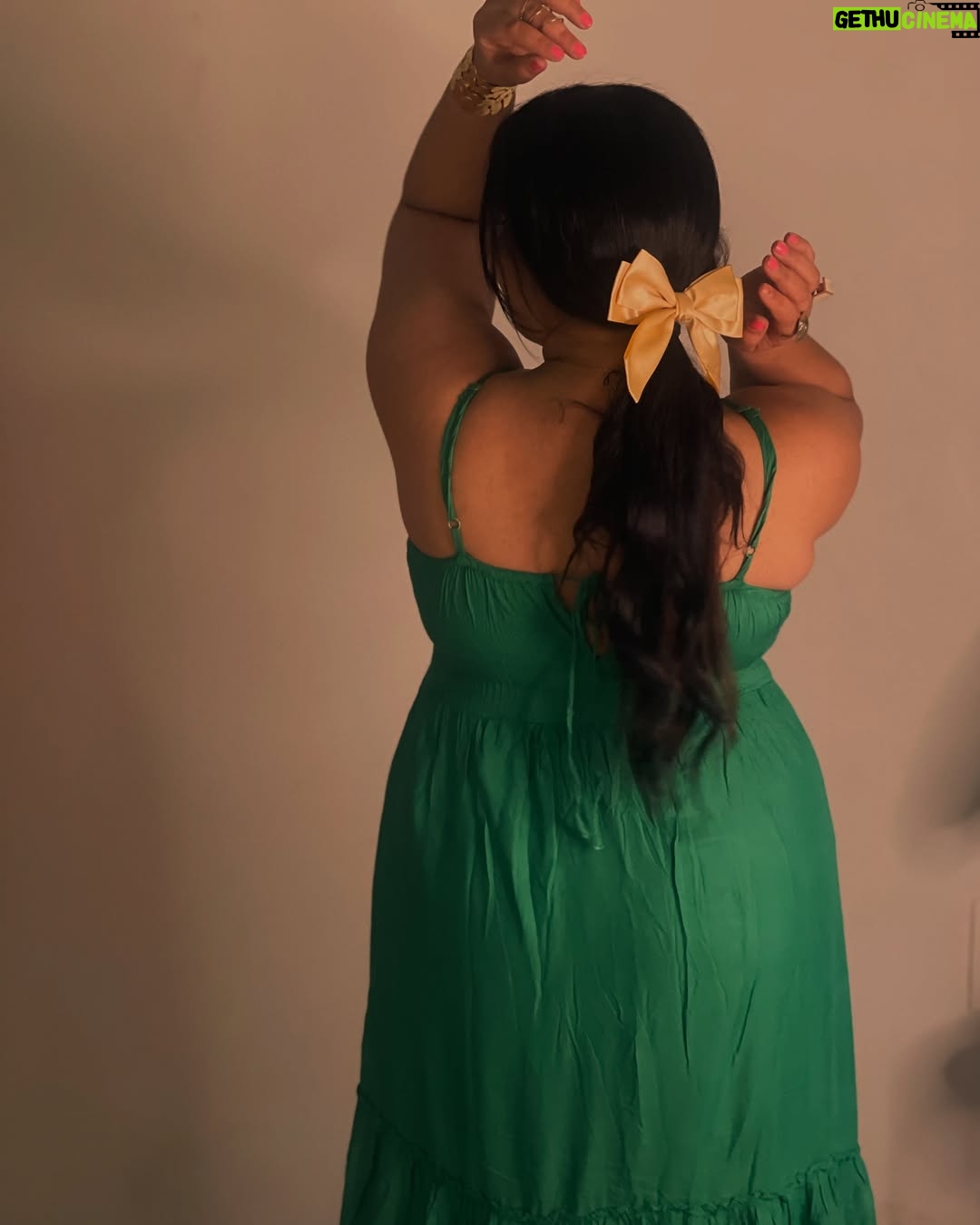 Mithila Purohit - 1.7K Likes - Rate my hair experiments…🫶🏻🦋🧿
.
#CurlsForDays #SleekAndShiny #MessyBun #BraidedBeauty #WavyHair #StraightHair #thebandragirl
