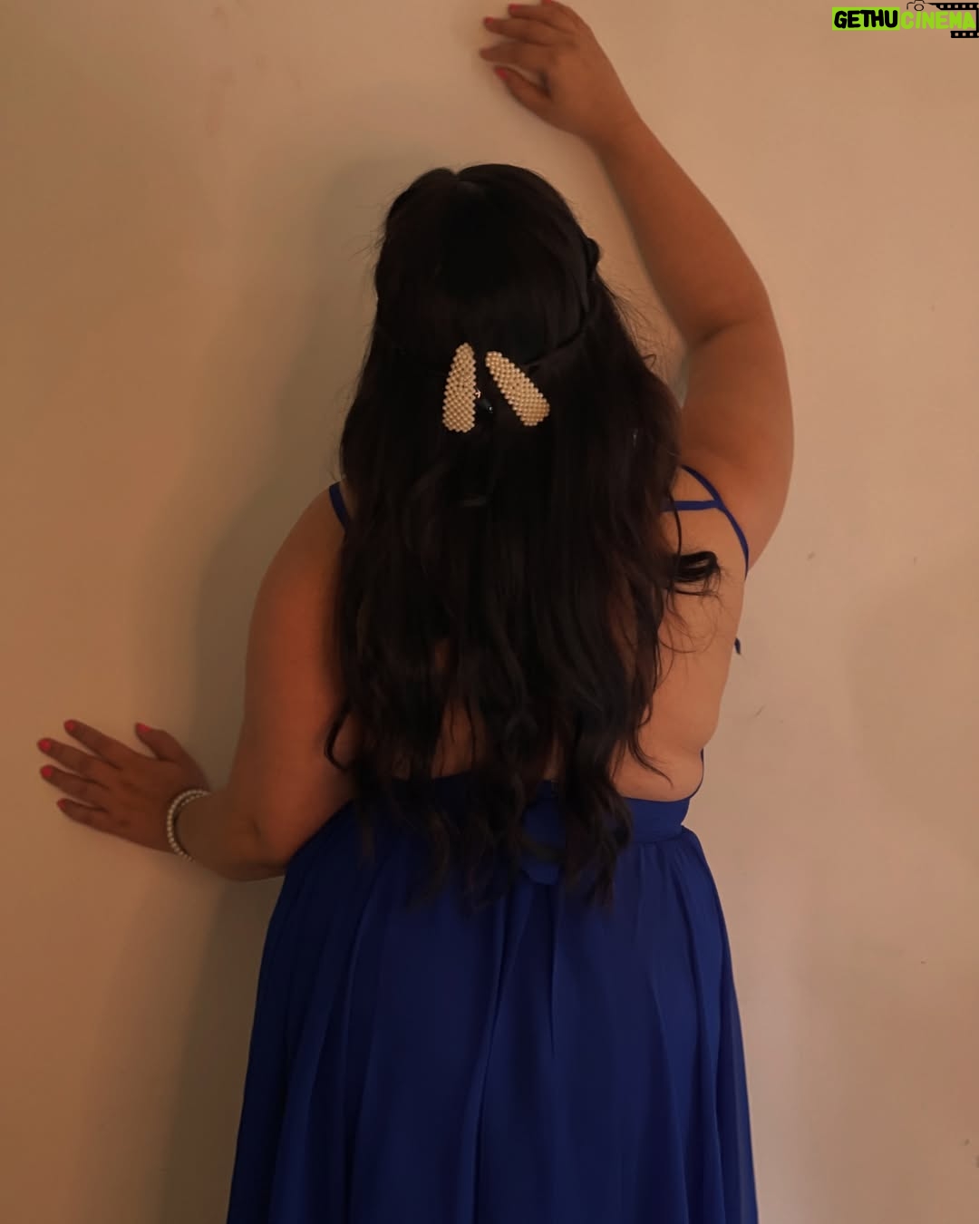 Mithila Purohit - 1.7K Likes - Rate my hair experiments…🫶🏻🦋🧿
.
#CurlsForDays #SleekAndShiny #MessyBun #BraidedBeauty #WavyHair #StraightHair #thebandragirl