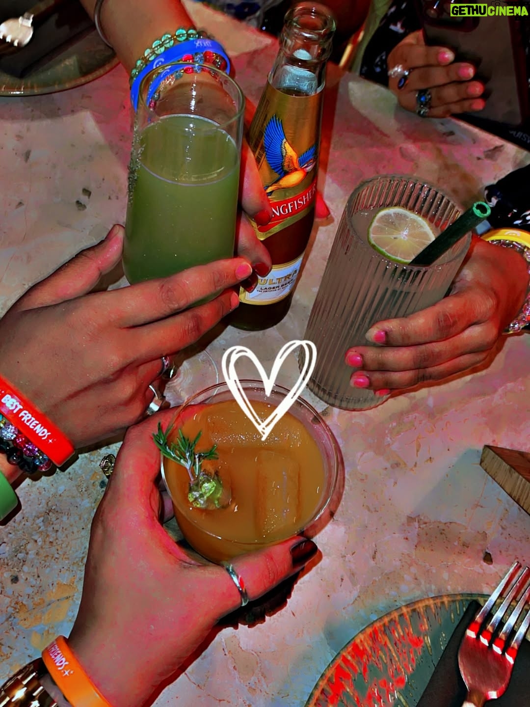 Mithila Purohit - 2.5K Likes - Soul sisters, laughter blisters & memories that last forever. Happy Friendship Day !
@shehzadisammy @aasmali1 @zoyakhan_official588 
.
#friendshipday2025 #bff #staytogether #crazygirls