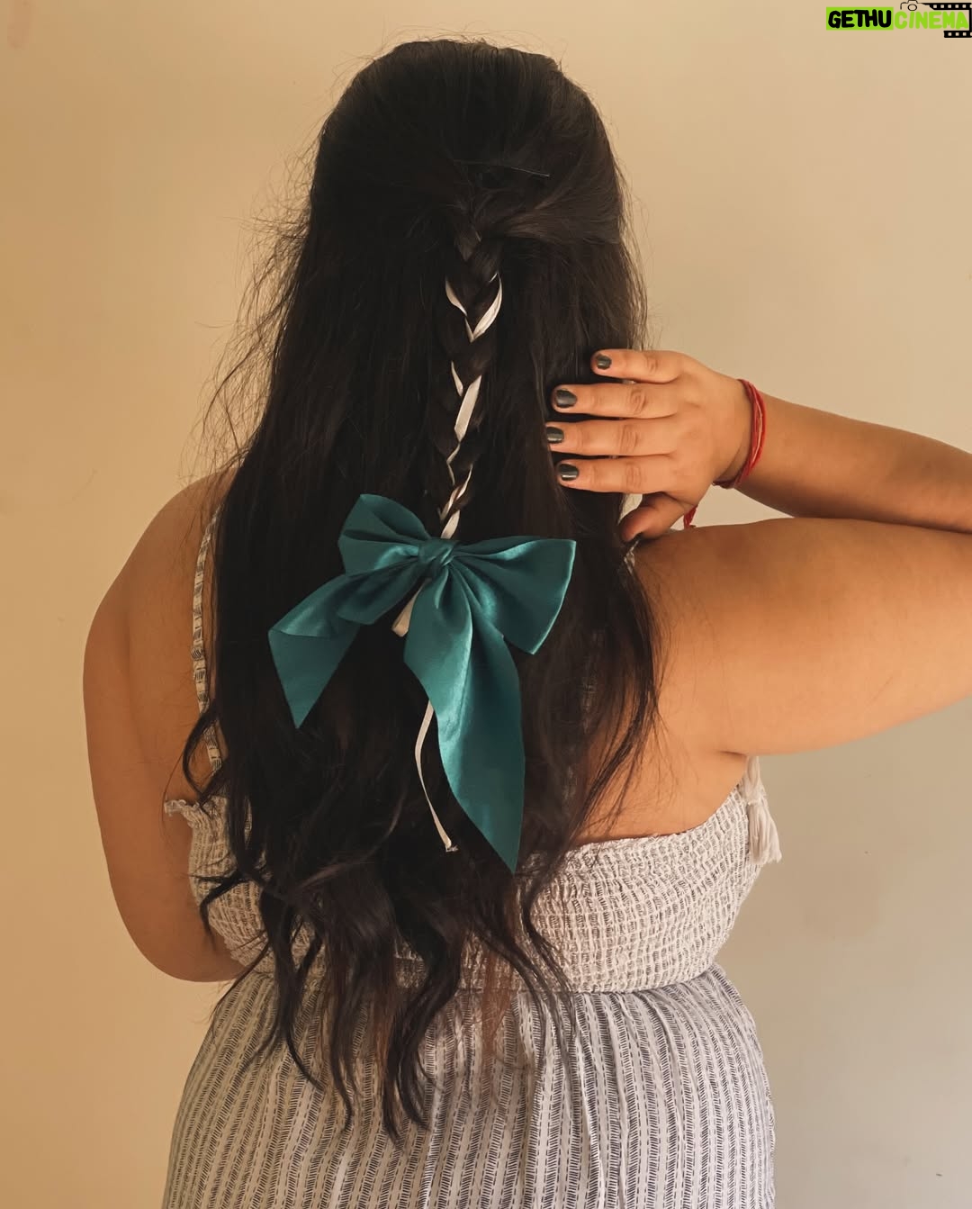 Mithila Purohit - 1.7K Likes - Rate my hair experiments…🫶🏻🦋🧿
.
#CurlsForDays #SleekAndShiny #MessyBun #BraidedBeauty #WavyHair #StraightHair #thebandragirl