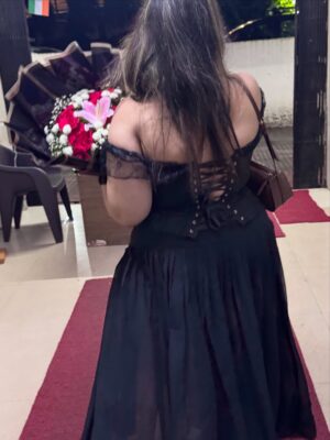Mithila Purohit Instagram - I’m the plot twist you weren’t ready for…🌶️😝🧿
.
#thebandragirl #mithilapurohit