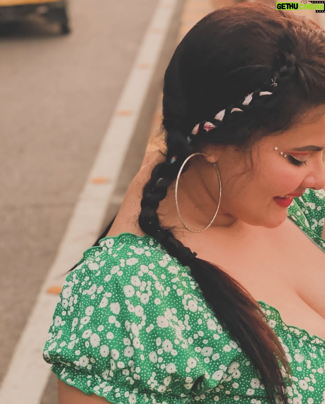 Mithila Purohit - 1.7K Likes - Rate my hair experiments…🫶🏻🦋🧿
.
#CurlsForDays #SleekAndShiny #MessyBun #BraidedBeauty #WavyHair #StraightHair #thebandragirl