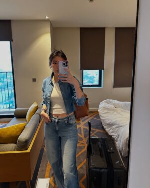 Moe Set Wine Instagram - “Effortless travel chic ✈️✨ #AirportFashion #travel #traveller