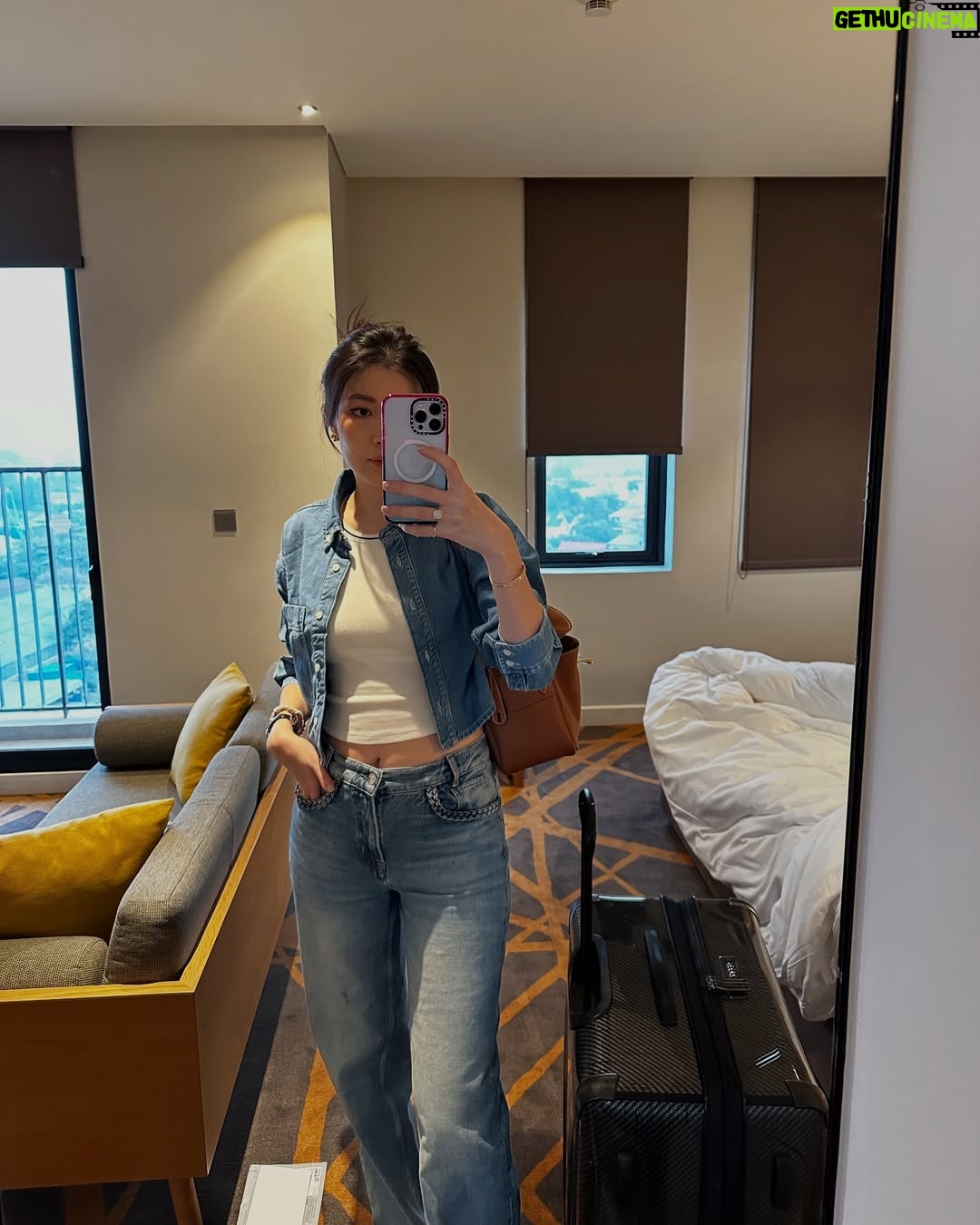 Moe Set Wine - 1.8K Likes - “Effortless travel chic ✈️✨ #AirportFashion #travel #traveller