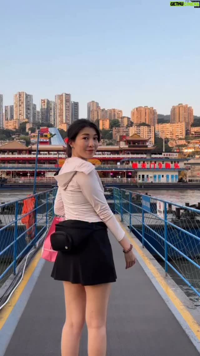 Moe Set Wine - 877 Likes - “River unknown. City aglow.
I just followed the lights.” ✨
	•	#重庆
	•	#ChongqingTravel
	•	#VisitChongqing
	•	#TravelChina
	•	#ExploreChina
	•	#ChinaDestinations
	•	#HiddenGemsChina