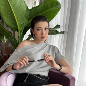 Moe Set Wine Instagram - Dressed like I’ve got places to be, even if it’s just walking through life with quiet confidence.
Some days you wear the outfit, and some days the outfit wears you—but today, we’re in perfect sync.
To anyone feeling lost or overlooked lately: keep showing up. Keep going . My top is from- MDS Myanmar .
#ConfidenceIsStyle #SoftPower #OwnYourGlow”#myday #ootd #coffeedaily
