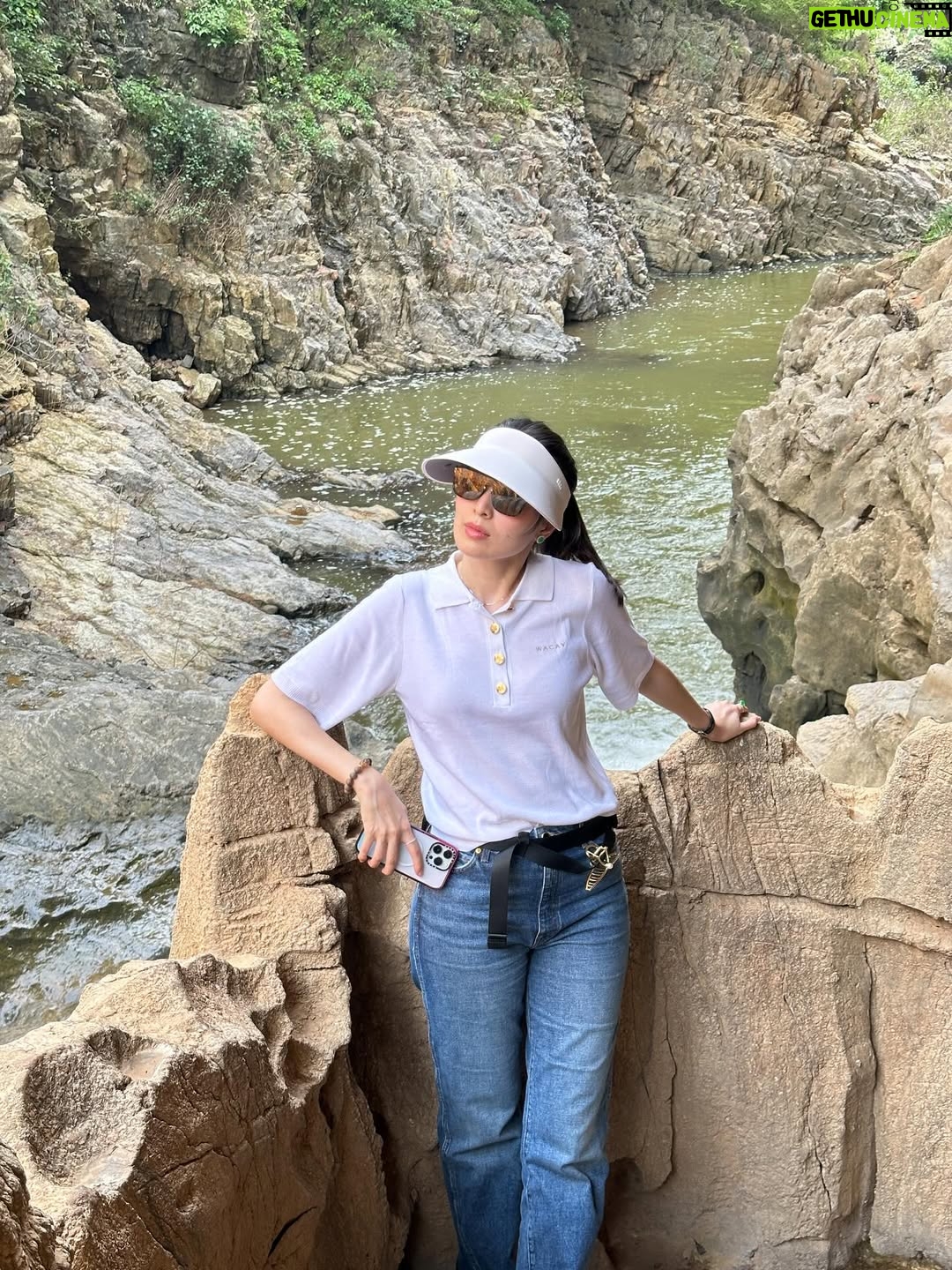 Moe Set Wine - 851 Likes - “Some paths don’t need a destination—just the courage to keep walking.” #Travel #kuming #china