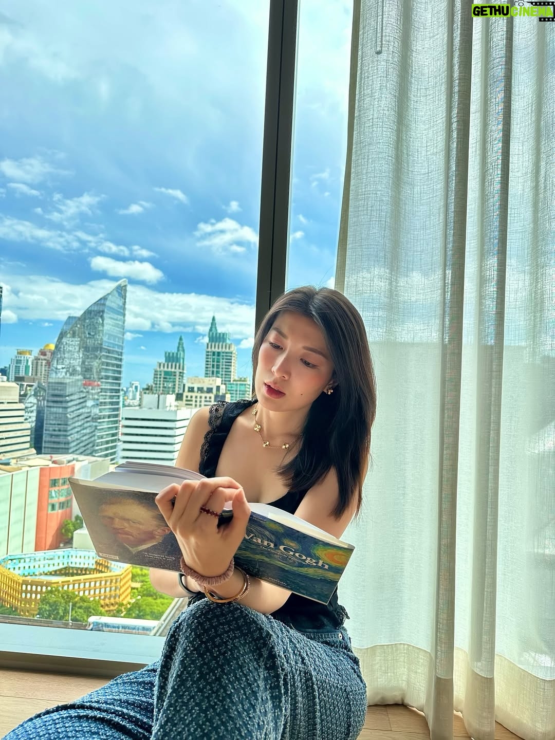 Moe Set Wine - 1.4K Likes - The best is Yet to come!  #lifeisbeautiful #peacefulvibes #reading