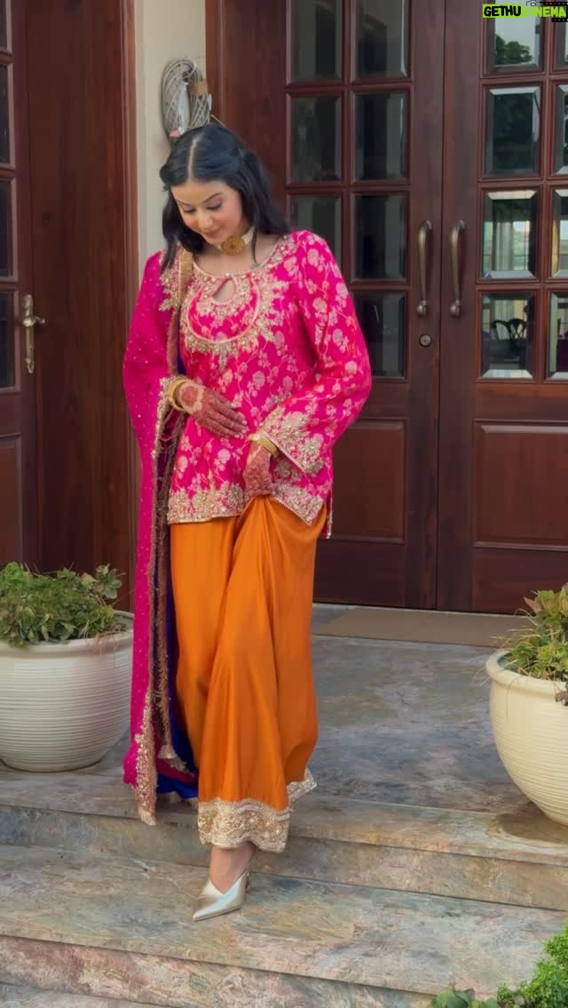 Molina Sodhi - 0.9K Likes - 🌹

Wearing: @kulwinder_nagra 
.
.
.
#suit #suitlovers #trending #designerwear #punjabidesigner #fashion