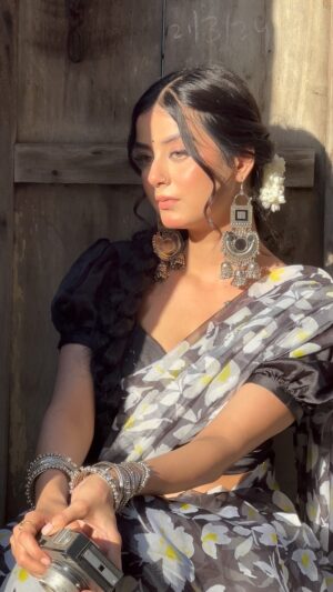 Molina Sodhi Instagram - तूने छुआ ज़ख़्मों को मेरे 🌹
Mua & Hair: @mandymakeovers
