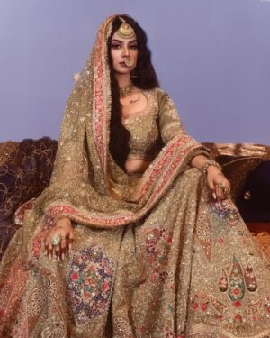 Molina Sodhi Instagram - Ruudaad-e-Muhabbat
A lehenga etched in gold and legacy.
Every inch of this masterpiece is adorned in pure dabka with an artistry that speaks of patience, pride, and preservation. No shortcuts, no distractions. Just the regal shimmer of dabka, kissed by candlelight and centuries of craft.
This is not just bridal couture, it’s a tribute to the hands that brought it alive, the hours they gave, and the stories they stitched into its folds.
For the bride who doesn’t just wear fashion but wears heritage.
#punjabibrides #kulwindernagra #molinasodhi #weddinglehenga #sikhbrides #maharanibrides #designerlehenga #goldeehenga
.
.
Outfit @kulwinder_nagra
Muse @molinasodhiofficial
Makeup and hair by @glazoschool
Photography & Videography @boomstastudio X @denyrajput
Team @minakshimakeup @banka_mumbai @denyrajput @harryrajputmakeup
Concept and Director @iam_cairvee
Jewellery @micajewels.in