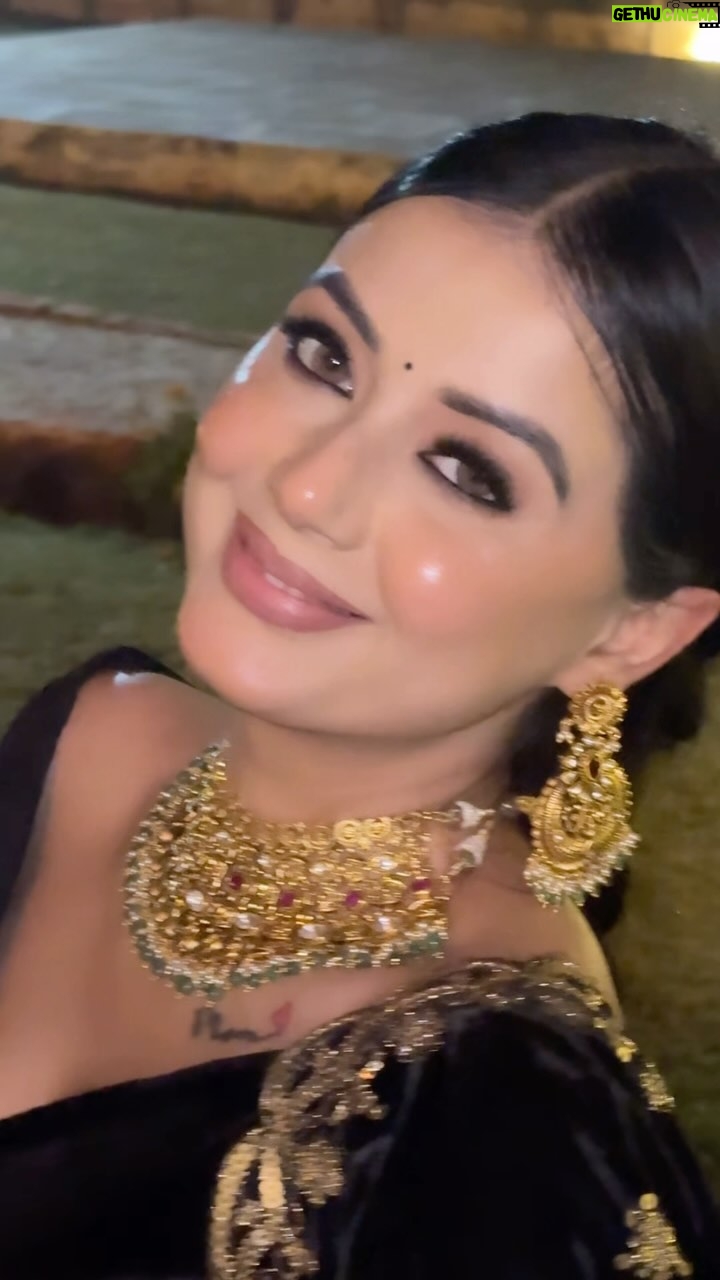 Molina Sodhi - 519 Likes - Tu ijazzat de agar 🌹 

Jewellery: @trazaajewels 
Mua: @mandymakeovers
