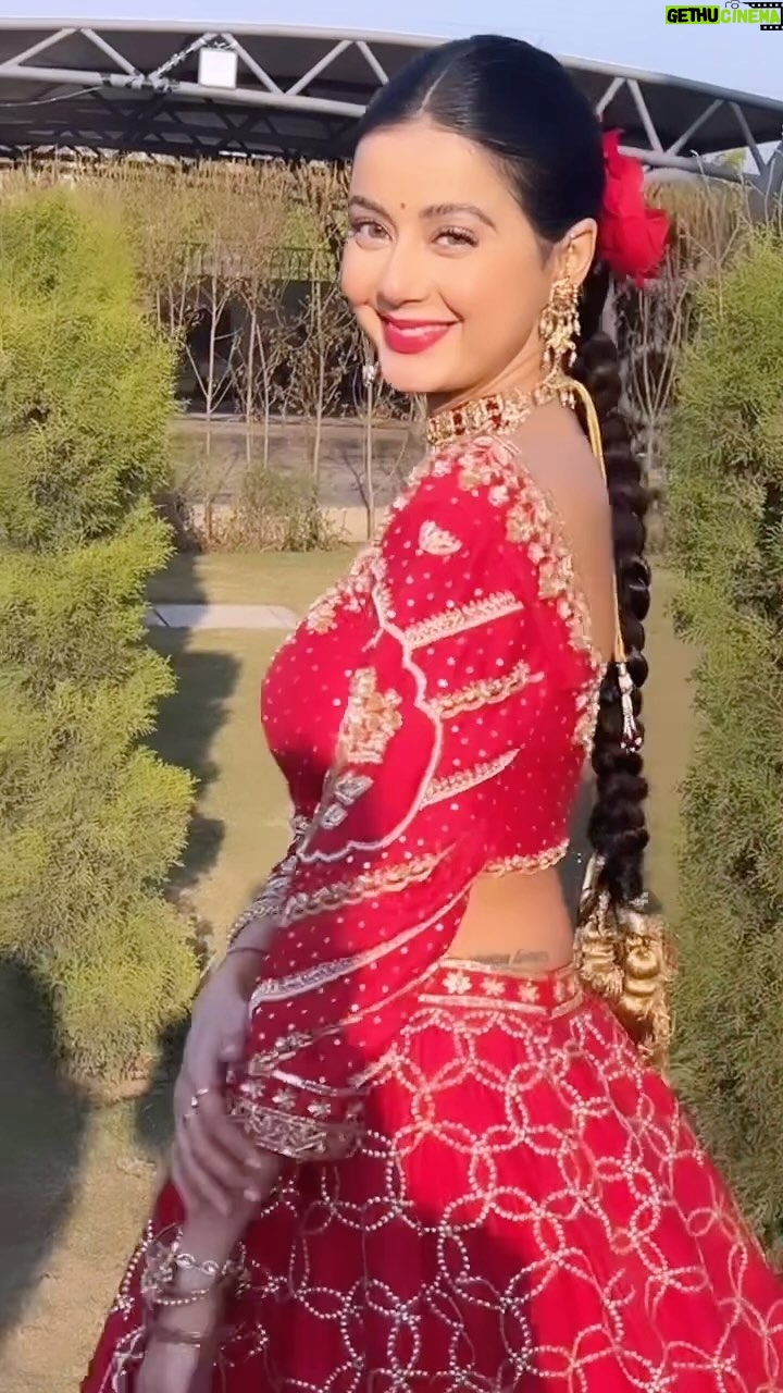 Molina Sodhi - 637 Likes - मत पूछ के क्या हाल है मेरा तेरे पीछे
तू देख के क्या रन्ग है तेरा मेरे आगे 

Outfit: @kulwinder_nagra 
Mua & Hair: @mandymakeovers 
Photography: @guri_kooner_clicks