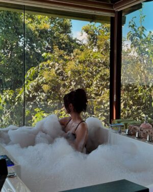 Molina Sodhi Instagram - Pure bliss awaits @simroseate 🫧

#southgoa #goa #staycation #resort #vacation #jacuzzi
