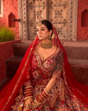 Molina Sodhi Instagram - तोसे नैना लागे 🌹
.
.
.
Mua: @akash_dang_makeup @nehazzbridalmakeup 
Outfit & jewellery : @nehazz_outfits_jewelry_makeup 
Captured by : @chetanbhattphotography