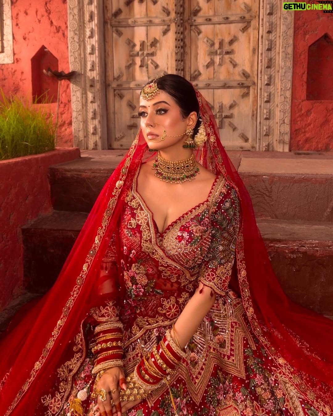 Molina Sodhi - 623 Likes - तोसे नैना लागे 🌹
.
.
.
Mua: @akash_dang_makeup @nehazzbridalmakeup 
Outfit & jewellery : @nehazz_outfits_jewelry_makeup 
Captured by : @chetanbhattphotography