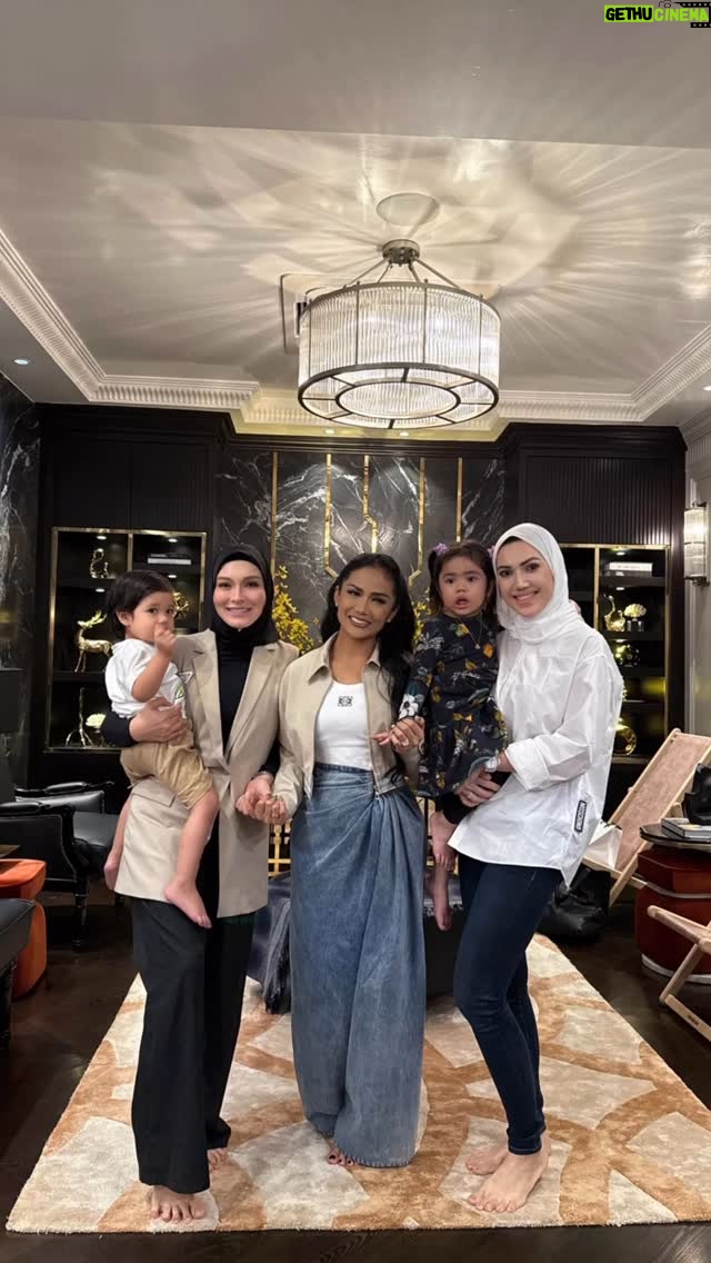 Mona Allen - 3 Likes - A splendid evening with @krisdayantilemos !!
Thank you my forever darling @reenazach for hosting!!
🌹🌹🌹🌹🌹