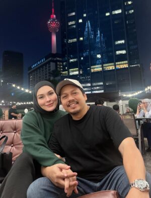 Mona Allen Instagram - Lamaa tak kuar malam🤣