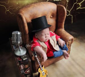 Mona Allen Instagram - Rock Oo 🤘🏻
Photoshoot Newborn Persia Pekin baby of @mona.allen & @pekin7words
.
Tema : Slash (Rock Oo)
.
#heartshotfocus #heartshotstudio #newbornphotography #gambarbaby #babyboy #babygirl #newbornphotographer #newbornbaby #newbornprops #cutebaby #newbornasia #newbornkualalumpur #newbornselangor #newbornshahalam #newbornbangi #newborndamansara #newbornklang #newborncheras