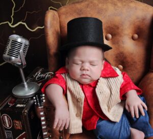 Mona Allen Instagram - Rock Oo 🤘🏻
Photoshoot Newborn Persia Pekin baby of @mona.allen & @pekin7words
.
Tema : Slash (Rock Oo)
.
#heartshotfocus #heartshotstudio #newbornphotography #gambarbaby #babyboy #babygirl #newbornphotographer #newbornbaby #newbornprops #cutebaby #newbornasia #newbornkualalumpur #newbornselangor #newbornshahalam #newbornbangi #newborndamansara #newbornklang #newborncheras
