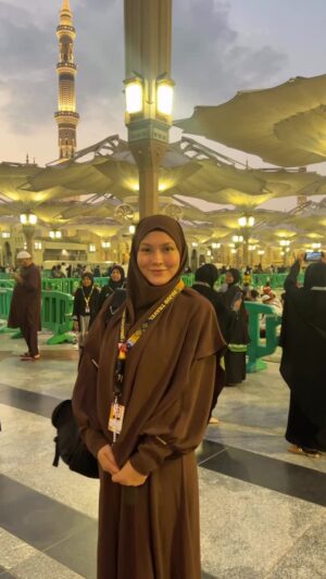 Mona Allen Instagram - Subhanallah. 
Detik payung terbuka . 
Seperti di taman2 syurga❤️