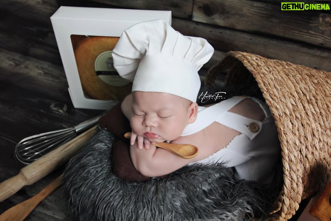 Mona Allen - 614 Likes - Photoshoot Newborn Persia Pekin baby of @mona.allen & @pekin7words 
.
Tema : Bakery (kek Omputeh)
.
#heartshotfocus #heartshotstudio #newbornphotography #gambarbaby #babyboy #babygirl #newbornphotographer #newbornbaby #newbornprops #cutebaby #newbornasia #newbornkualalumpur #newbornselangor #newbornshahalam #newbornbangi #newborndamansara #newbornklang #newborncheras