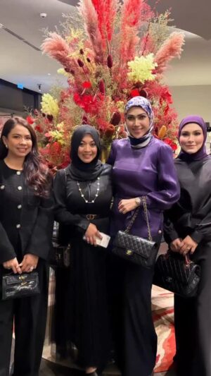 Mona Allen Instagram - Love love her performance! 
She no syatuhhh porever!!!
Suara takyah ckp la memang power! Superb !!! Tak rugi tau i love @ctdk dari remaja sampai lah skrg! So worth it!! 
Terima kasih kerana wujud di dunia ini!! 
Bak kata @itsrossa910 ❤️❤️
#sitizoners 😘😘