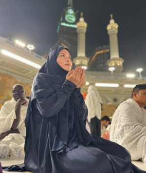 Mona Allen Instagram - Jalur langit tidak akan pernah pulang dengan tangan kosong🤍