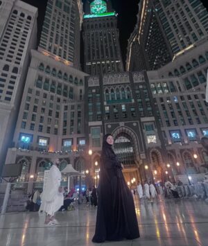 Mona Allen Instagram - Jalur langit tidak akan pernah pulang dengan tangan kosong🤍