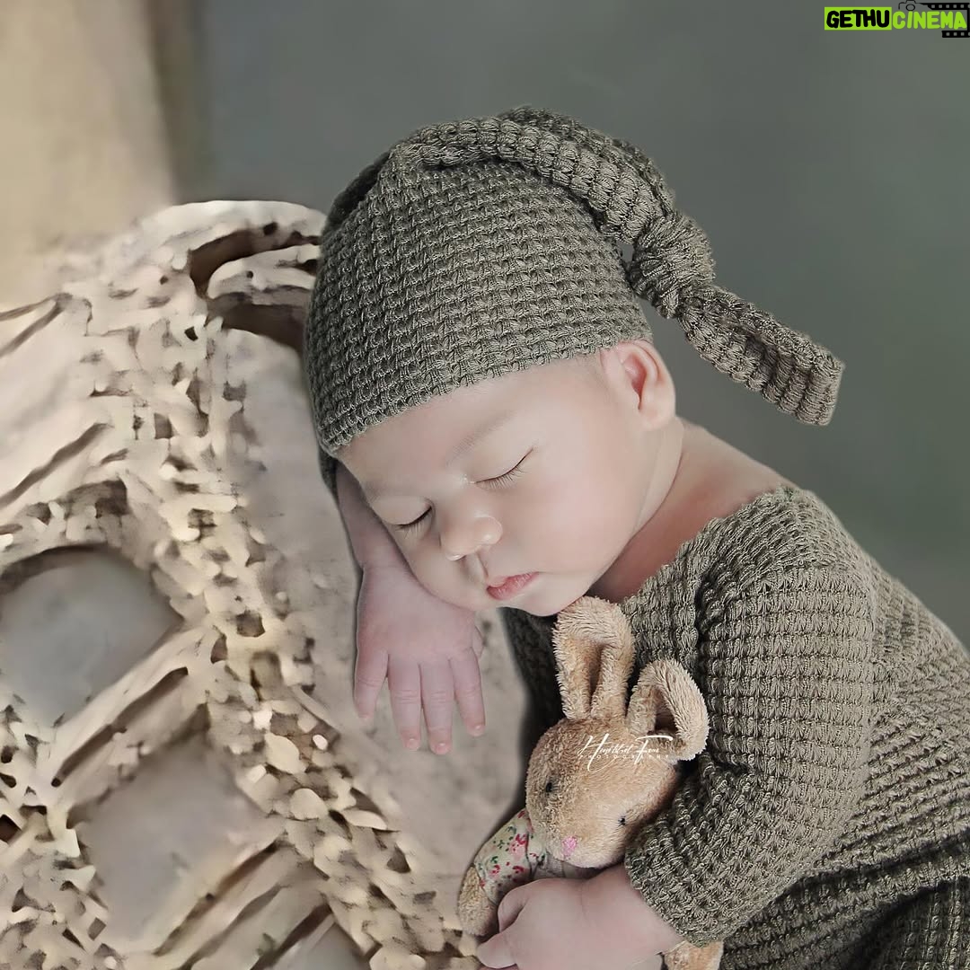 Mona Allen - 200 Likes - Photoshoot Newborn Persia Pekin baby of @mona.allen & @pekin7words 
.
Tema : Moon (Digital)
.
#heartshotfocus #heartshotstudio #newbornphotography #gambarbaby #babyboy #babygirl #newbornphotographer #newbornbaby #newbornprops #cutebaby #newbornasia #newbornkualalumpur #newbornselangor #newbornshahalam #newbornbangi #newborndamansara #newbornklang #newborncheras