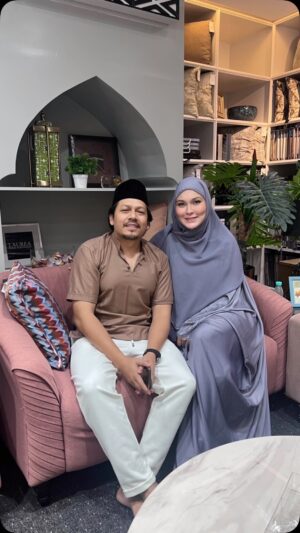 Mona Allen Instagram - Majlis-majlis ilmu adalah taman-taman syurga🥰
Salam Jumaat dan Salam Ramadhan from us🩷🩷