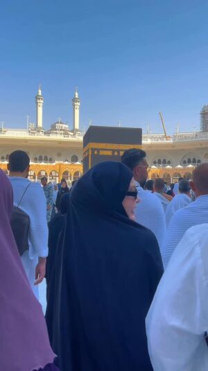 Mona Allen Instagram - Alhamdulillah, syukur kepada Allah atas perjalanan Umrah ini. Semoga impian semua Muslim untuk ke sini dimakbulkan.

Jutaan terima kasih atas pengalaman yg bermakna❤️❤️❤️
@sheikhmy_ 
@dssamrahtravel 
@samrahtravel_
#ziarahprivate