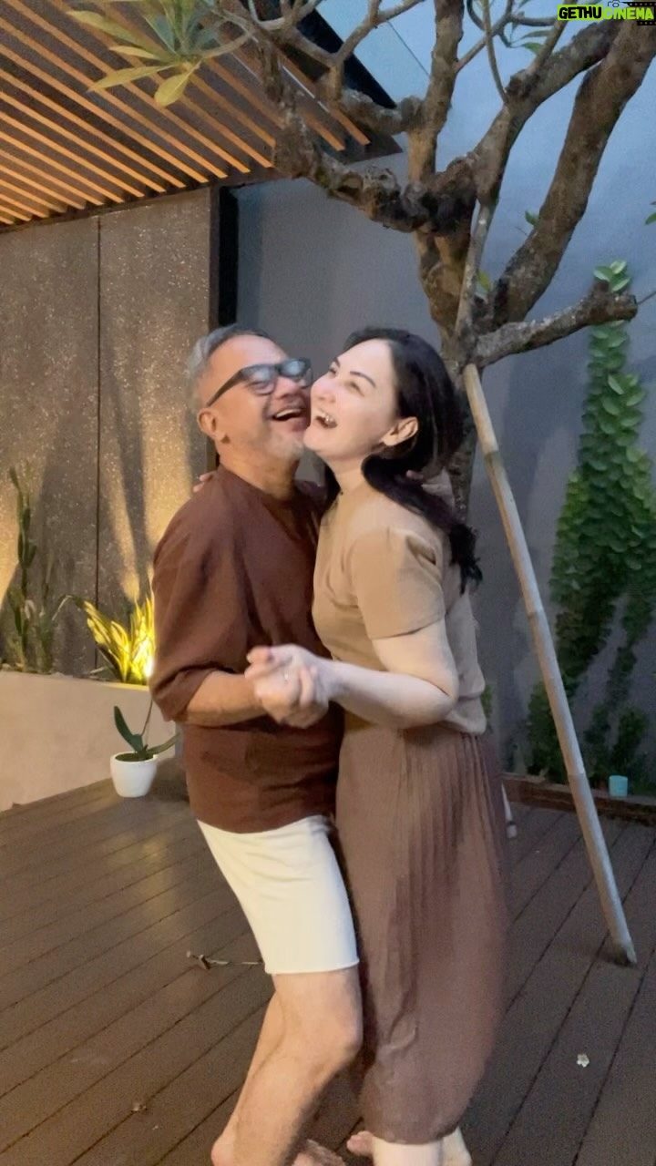 Mona Ratuliu - 67.7K Likes - Mumpung baru 23 tahun, pas lagi gemes2nya niih…😍❤️
Btw apa yang terjadi sama bunda diakhir video ya gaess?? 🫣

#yandabunda #brascosfamily