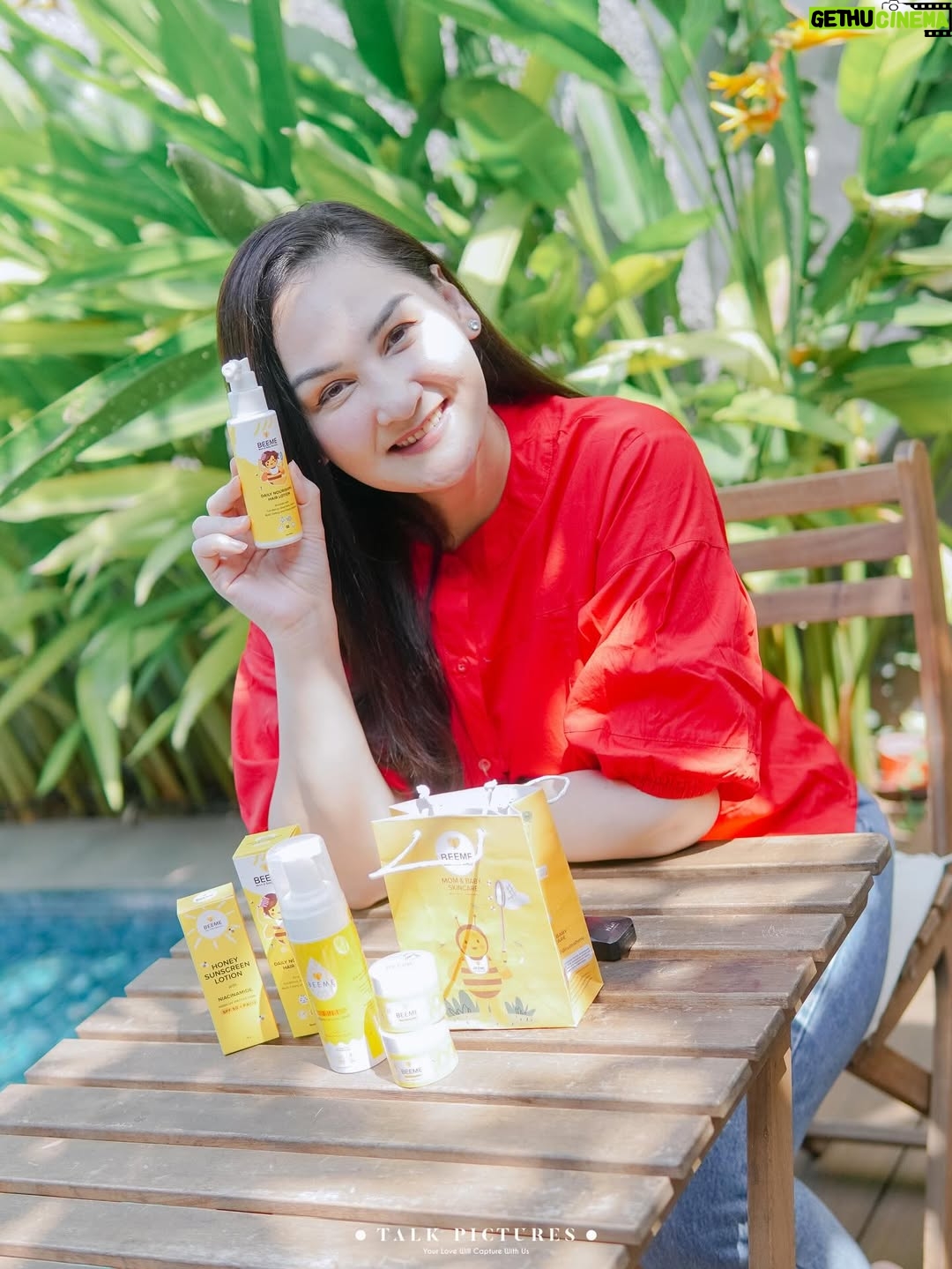 Mona Ratuliu - 12.3K Likes - BALINT 4 TAHUUUUN! 🥳🥳🥳

Ga nyangka anak yg dulu aku jemput di rs covid itu skrg udah gede, lucu dan sehat. Alhamdulillah kesayangan bunda udah 4 tahun. 🩷

Kemarin ngerayain 4 tahun balint (akhirnya) dirumah. Niatnya di sekolah tapi lupa kalau ternyata sekolah masih libur hahaha. Nasib deh balint kyknya susah nih ultah di sekolah kalau ulang taunnya awal juli. 😅😅😅

Yang mau ikut doain balint, waktu dan tempat dipersilahkan 🤗🤗🤗.

Dekorasi by @skylarparty
Birthday cake & mini cake by @tazkiacakes_cookies
Doorprise mainan by @pmbtoysofficial
Doorprise sepeda by @bikenbikeofficial
Playground by @emily_toysrental
Photo & videografer by @talk.picture

Skincare anak by @beeme.official
Souvenir by @bebegenic.id
Foldable bag by @karamel_craft

Minuman by @haus.indonesia
Nasi box by @nusaloca
Pisang goreng by @pisangmadupasti
Kebab by @hasanah.kebab

Arranged by @the_glintzenterprise 🤩.